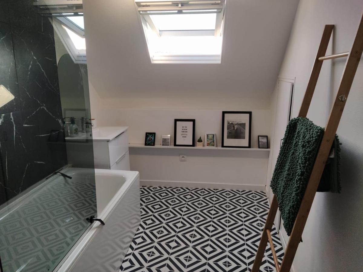 Le Nid Normand Avec Terrasse - Stationnement Facile Et Gratuit - 5 Min Seine Apartment Deville-les-Rouen Exterior photo